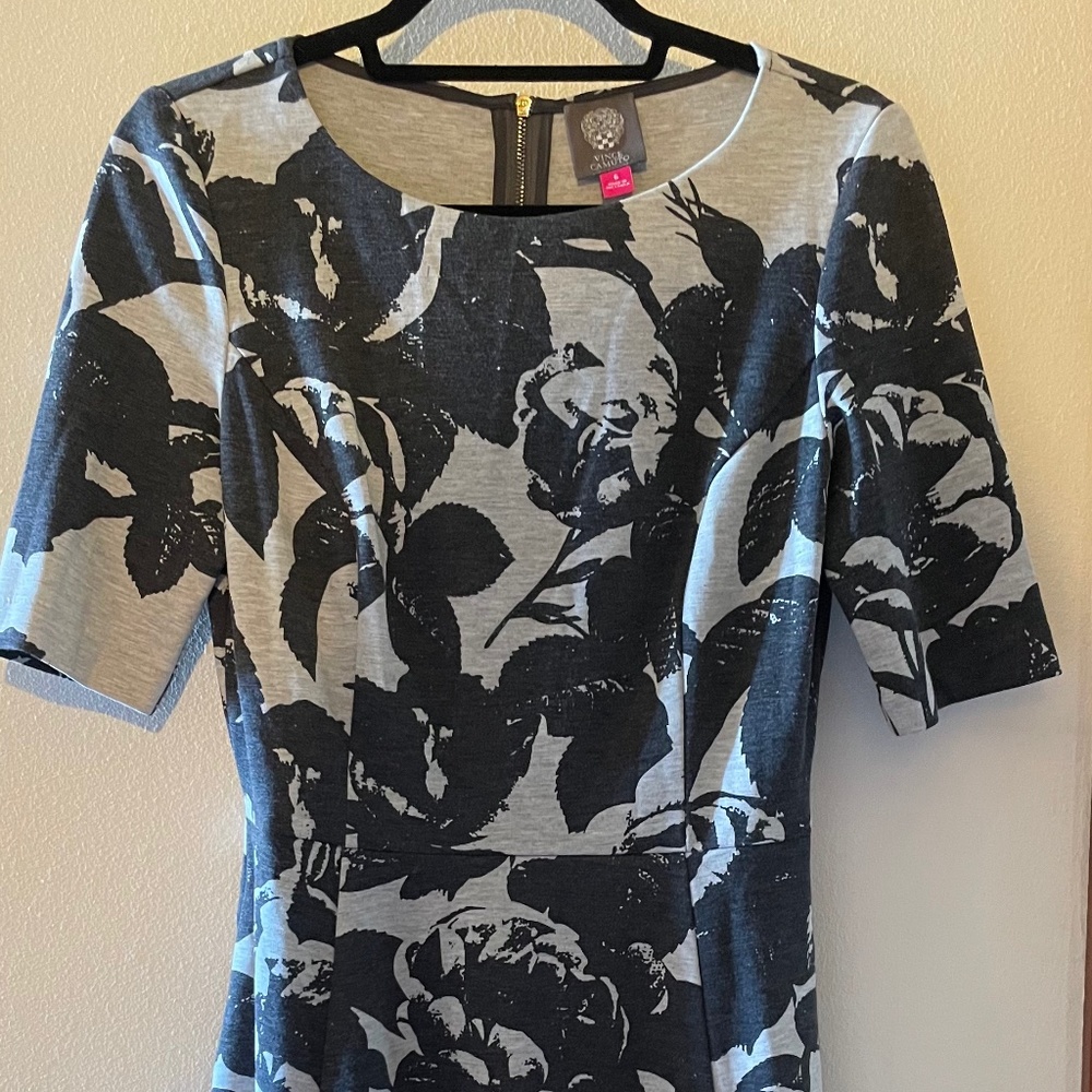 Vince Camuto Light and Dark Grey Floral Print Short Sleeved Fit to Flare Dress